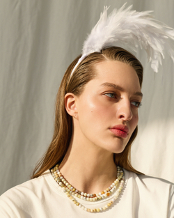 Нить из жёлтого опала