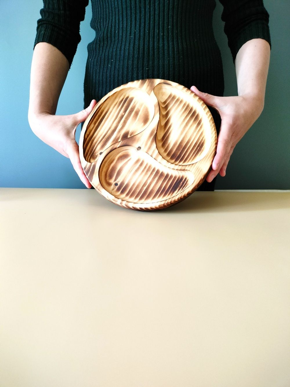 Менажница деревянная сервировочная из кедра для подачи MG292