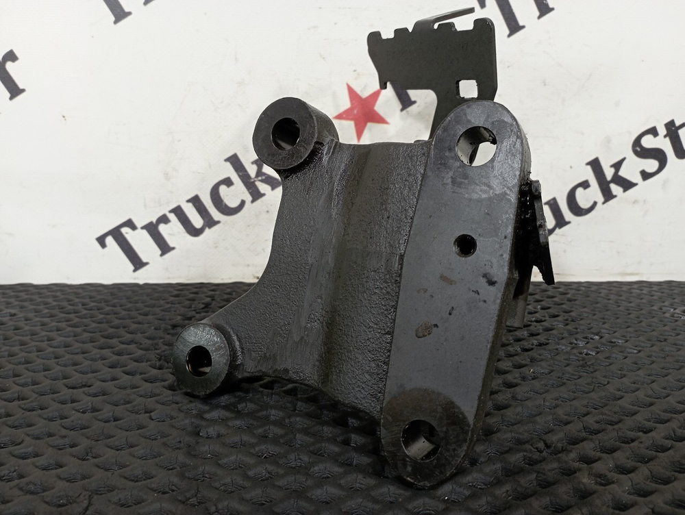 Кронштейн двигателя передний левый 2023г.