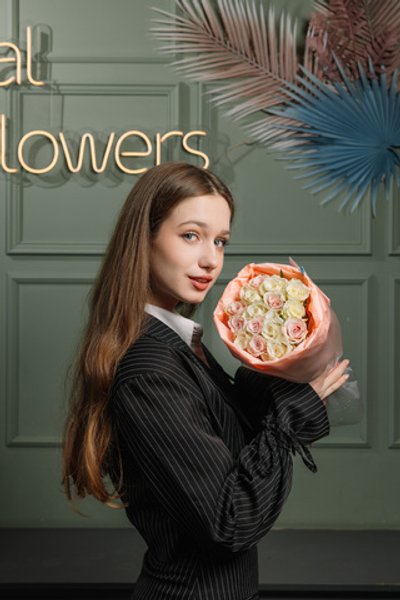 Моно букет 15 белых роз