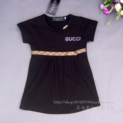 Платье детское с надписью из страз и контрастным поясом