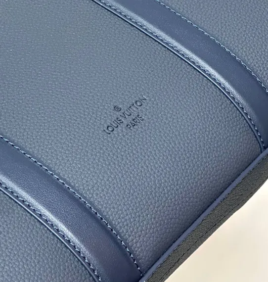 Портфель Louis Vuitton Takeoff из коллекции Aerogram, синий