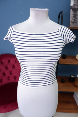 Футболка трикотажная в полоску 40-42 размер