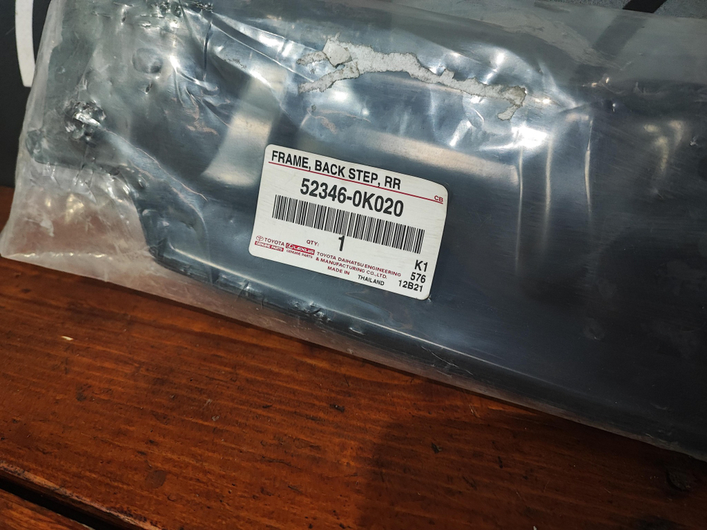 Усилитель заднего бампера Toyota Fortuner 2 Новый Оригинал 523460k020