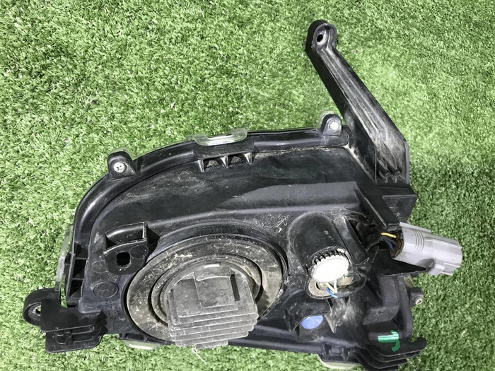 ПТФ левая Toyota Prius W50 (2015-2018)