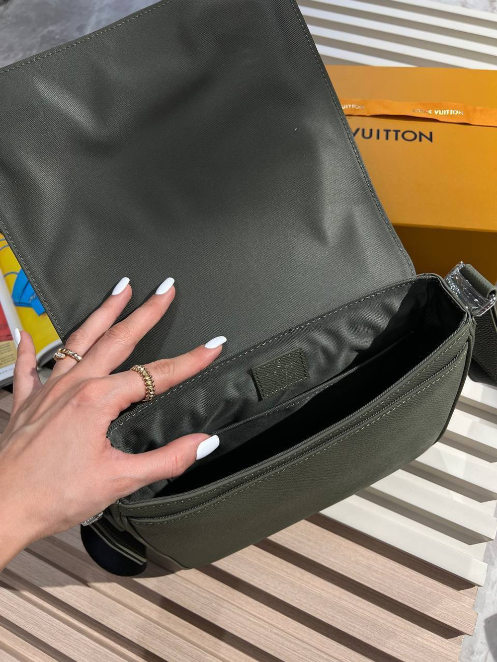Сумка-мессенджер Louis Vuitton