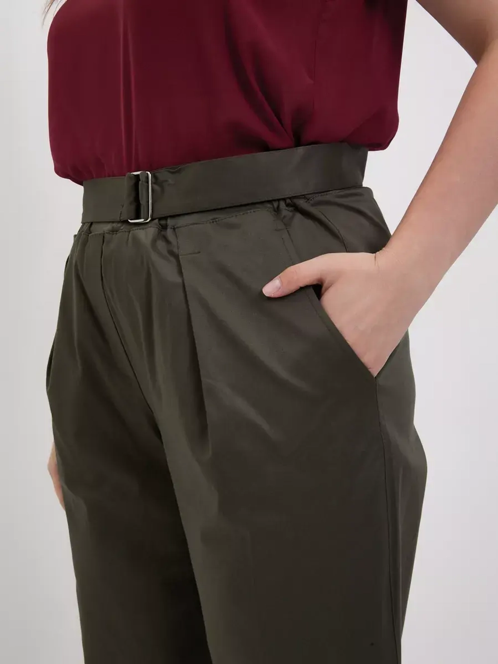 Брюки чинос с поясом