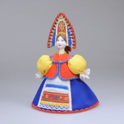 Сувенирная кукла в переднике