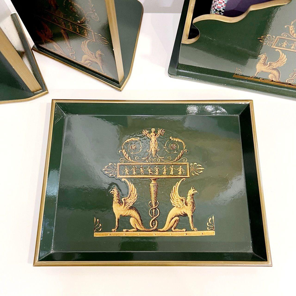 Поднос Гриффоны