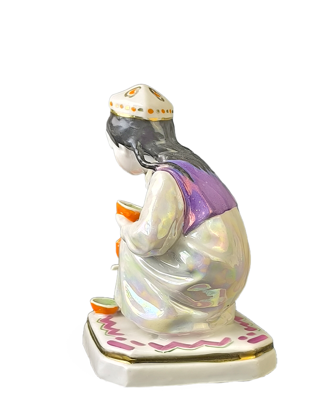 Фарфоровая статуэтка "Маленькая хозяйка" Дулево