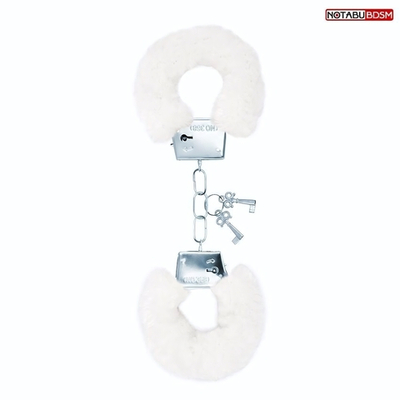Белые меховые наручники на сцепке с ключиками (Цвет: белый)