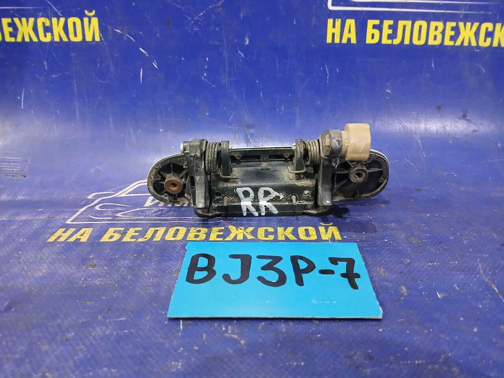 Ручка двери задней правой внешняя MAZDA FAMILIA 2001