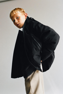 ZARA СТЕГАНАЯ КУРТКА НА МОЛНИИ, ЧЕРНЫЙ