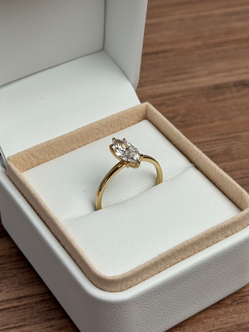 Кольцо с бриллиантом Маркиз 1.0 ct