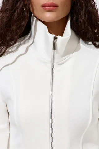 Приталенная олимпийка с рукавом клеш кремового цвета