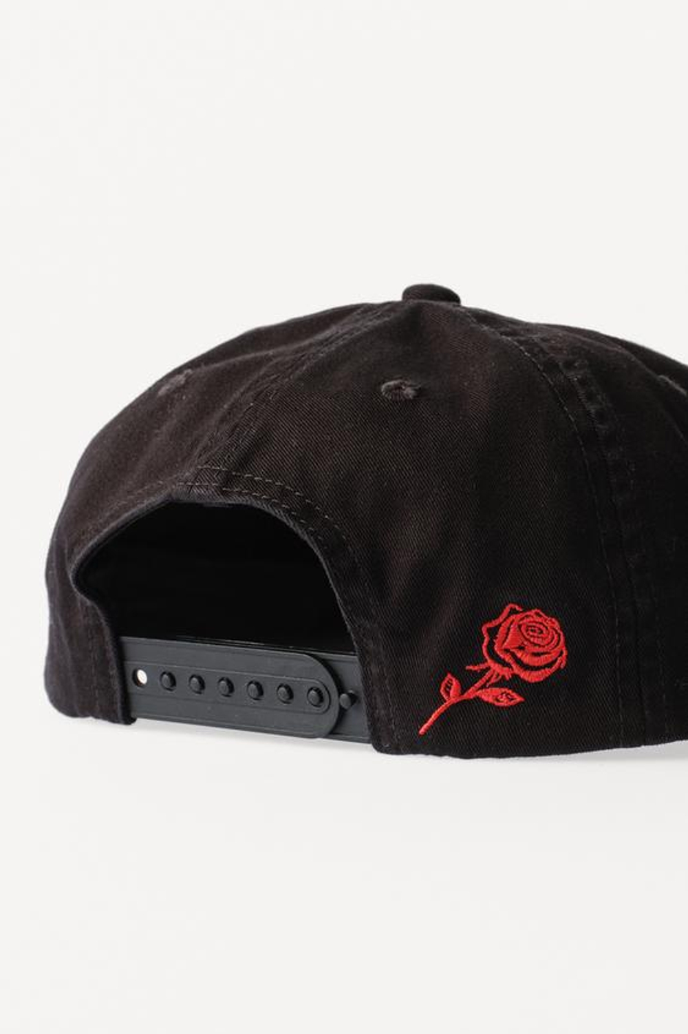 ZARA X WILLY CHAVARRIA КЕПКА С ПЛОСКИМ КОЗЫРЬКОМ И ВЫШИВКОЙ, ЧЕРНЫЙ