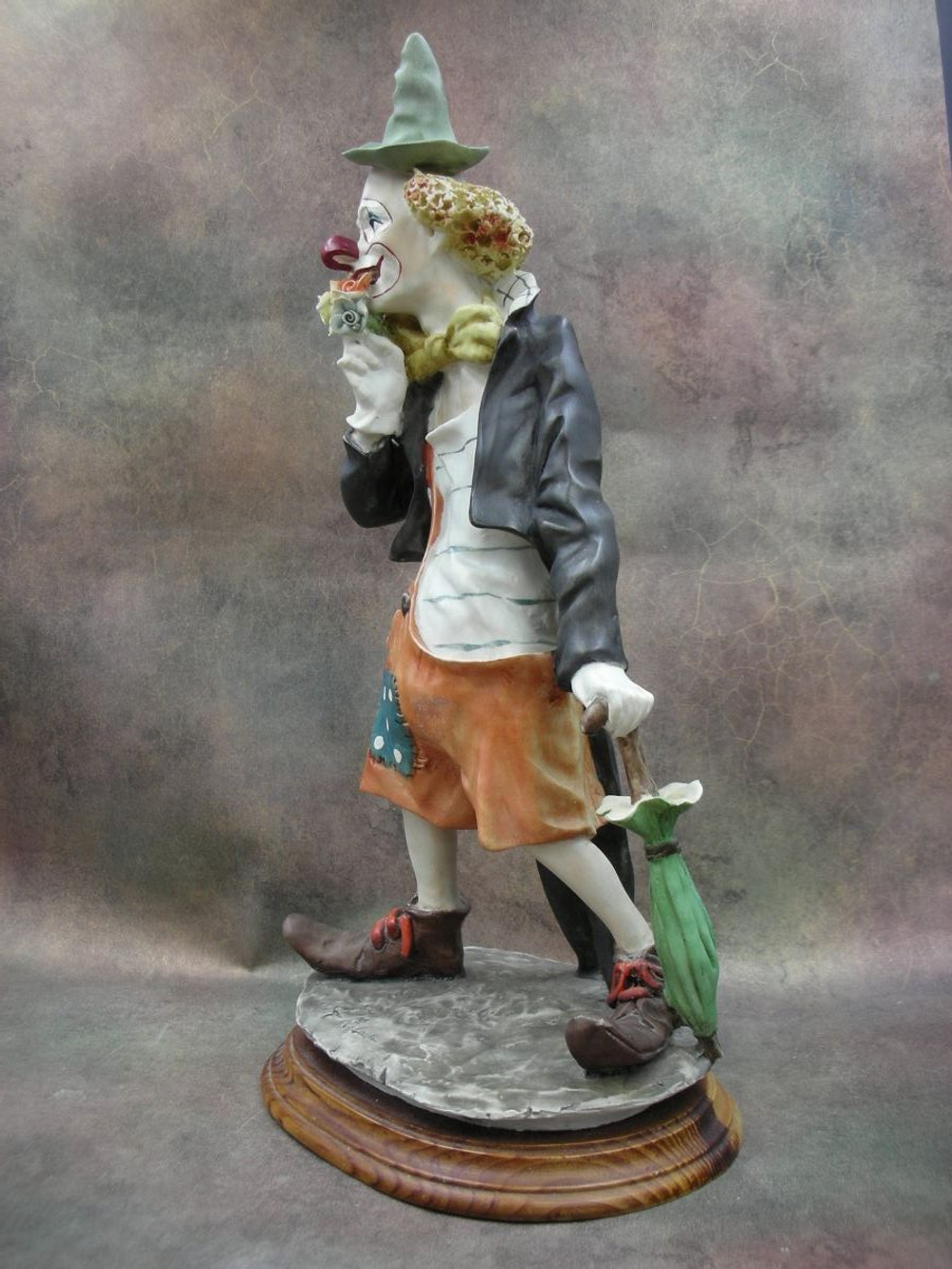 Статуэтка. Фарфор. Клоун бродяга. Capodimonte. Италия