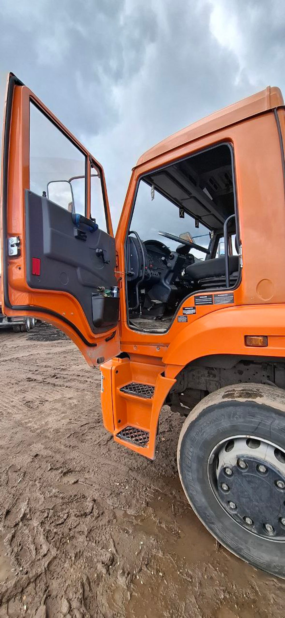 КамАЗ 6520 6x4 Самосвал 6520-B5 (Дизельный, 8,9 л, 390 л.с., МТ)