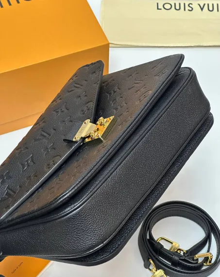 Сумка женская Louis Vuitton Pochette Metis черный