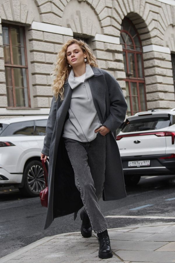 Олимпийка с контрастными окантовками и утяжкой 