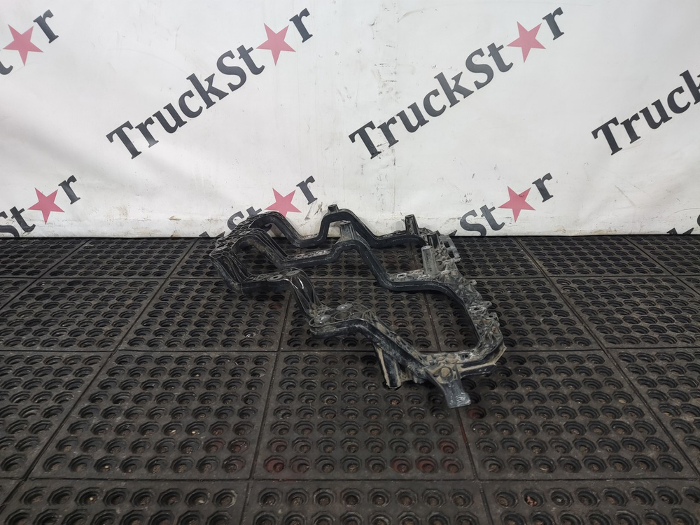 Кронштейн фары правой 2023г