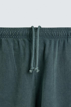 ZARA ШОРТЫ С ВАФЕЛЬНОЙ ФАКТУРОЙ И ЭФФЕКТОМ ПОТЕРТОСТИ, ЗЕЛЕНЫЙ