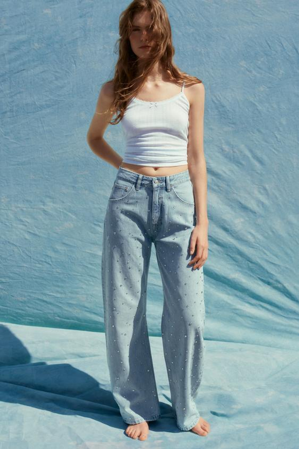 ZARA ДЖИНСЫ-БАНАНЫ TRF С ВЫСОКОЙ ПОСАДКОЙ И СТРАЗАМИ, ГОЛУБОЙ