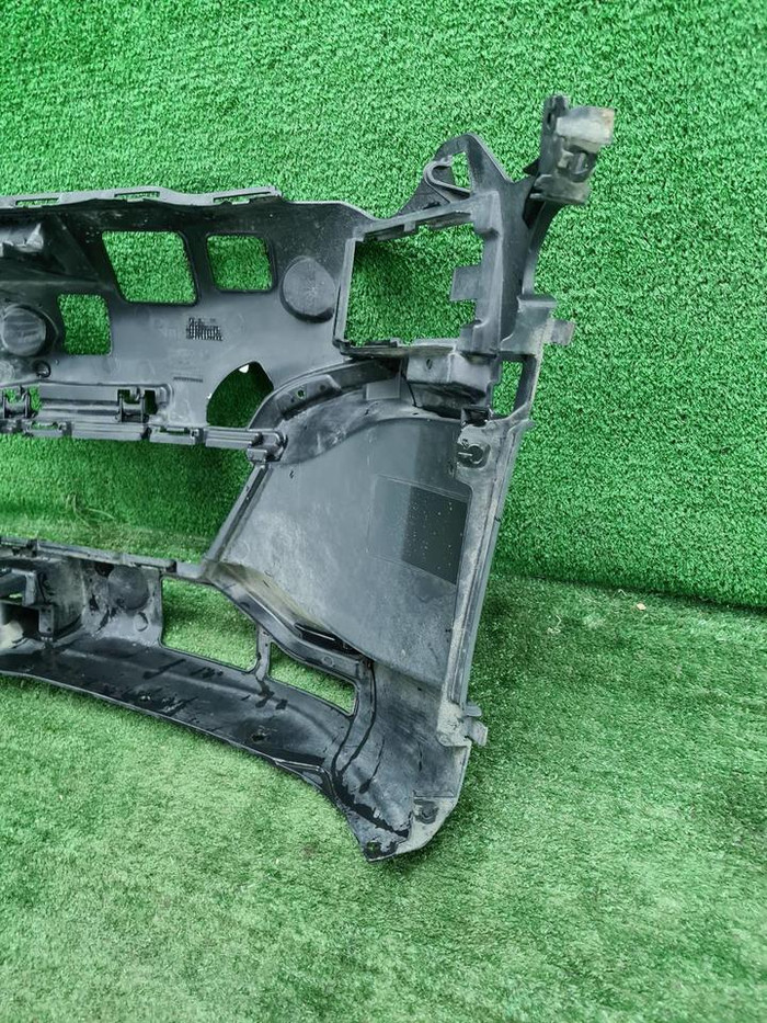 Кронштейн переднего бампера RH BMW 5er G30 (20-23)