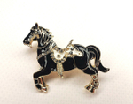 Брошка "Чёрная вороная лошадь". Символ года. Женская бижутерия, металл, чёрный цвет.