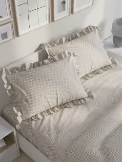 Декоративная наволочка с рюшами, оборками "Бежевая клеточка" 50х70 см, 1 шт, без молнии