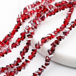 Бусина Треугольник, стекло, цвет рубиновый+серебристый, размер около 3*4 мм, цена за нить 34 см