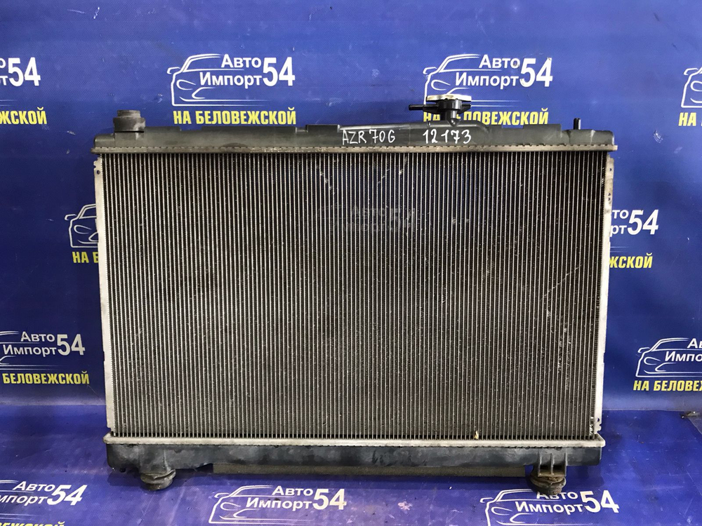 Радиатор двигателя TOYOTA NOAH 2007–2013