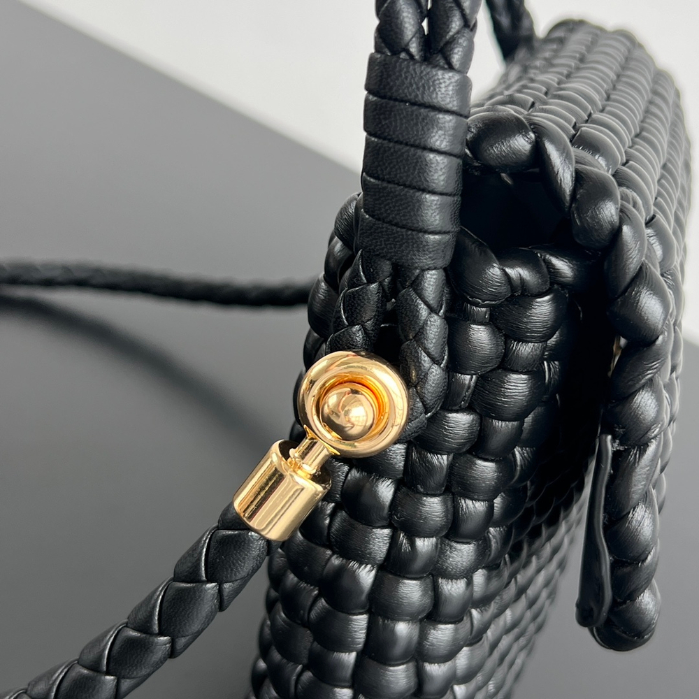 Bottega Veneta Swing 25 cm