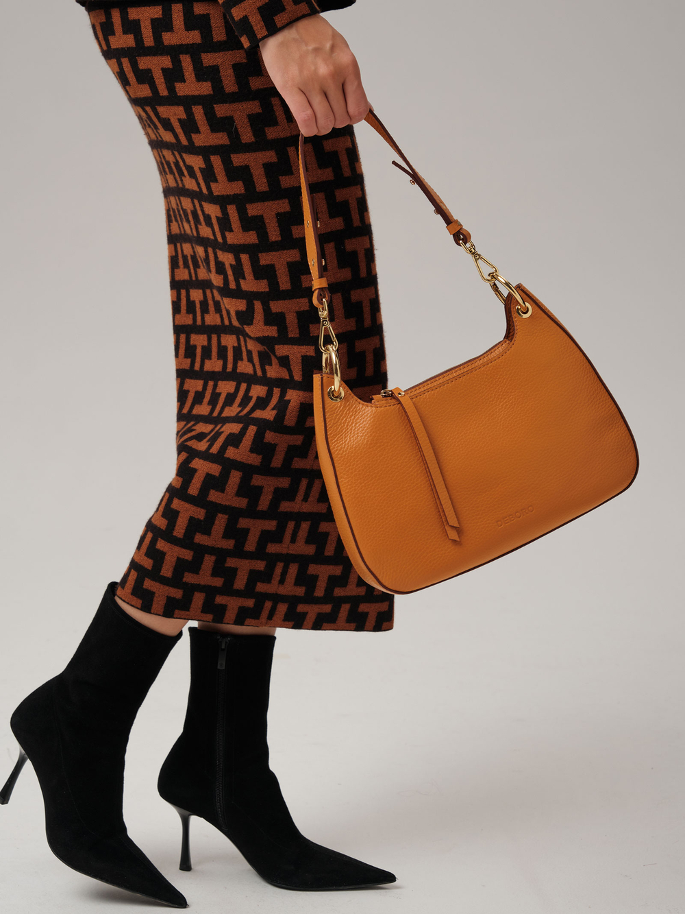 Сумка Deboro 30486 оранжевый карандаш