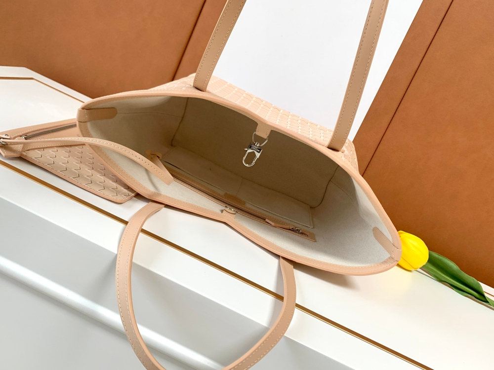 Moynat M Tote PM