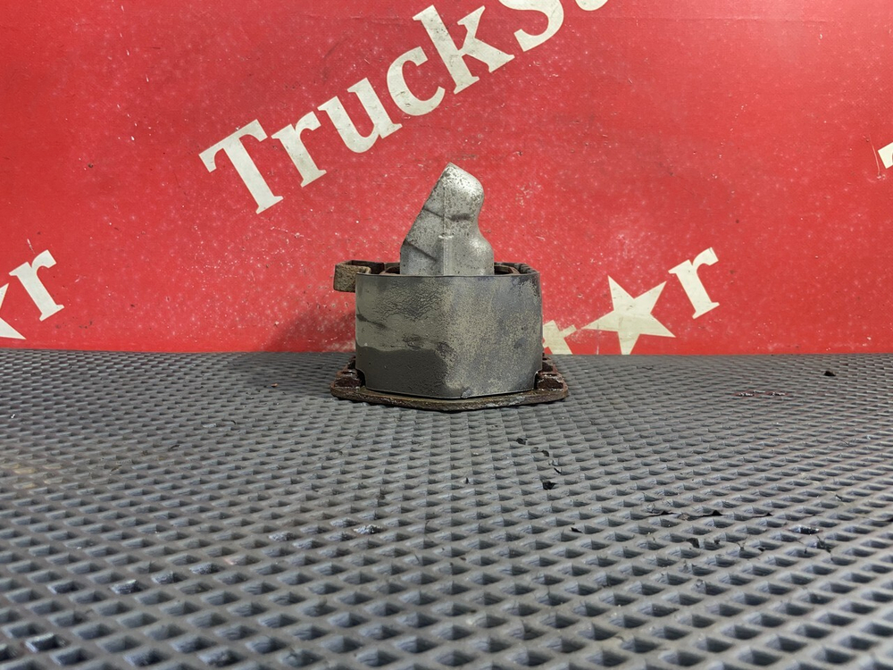 Подушка двигателя задняя