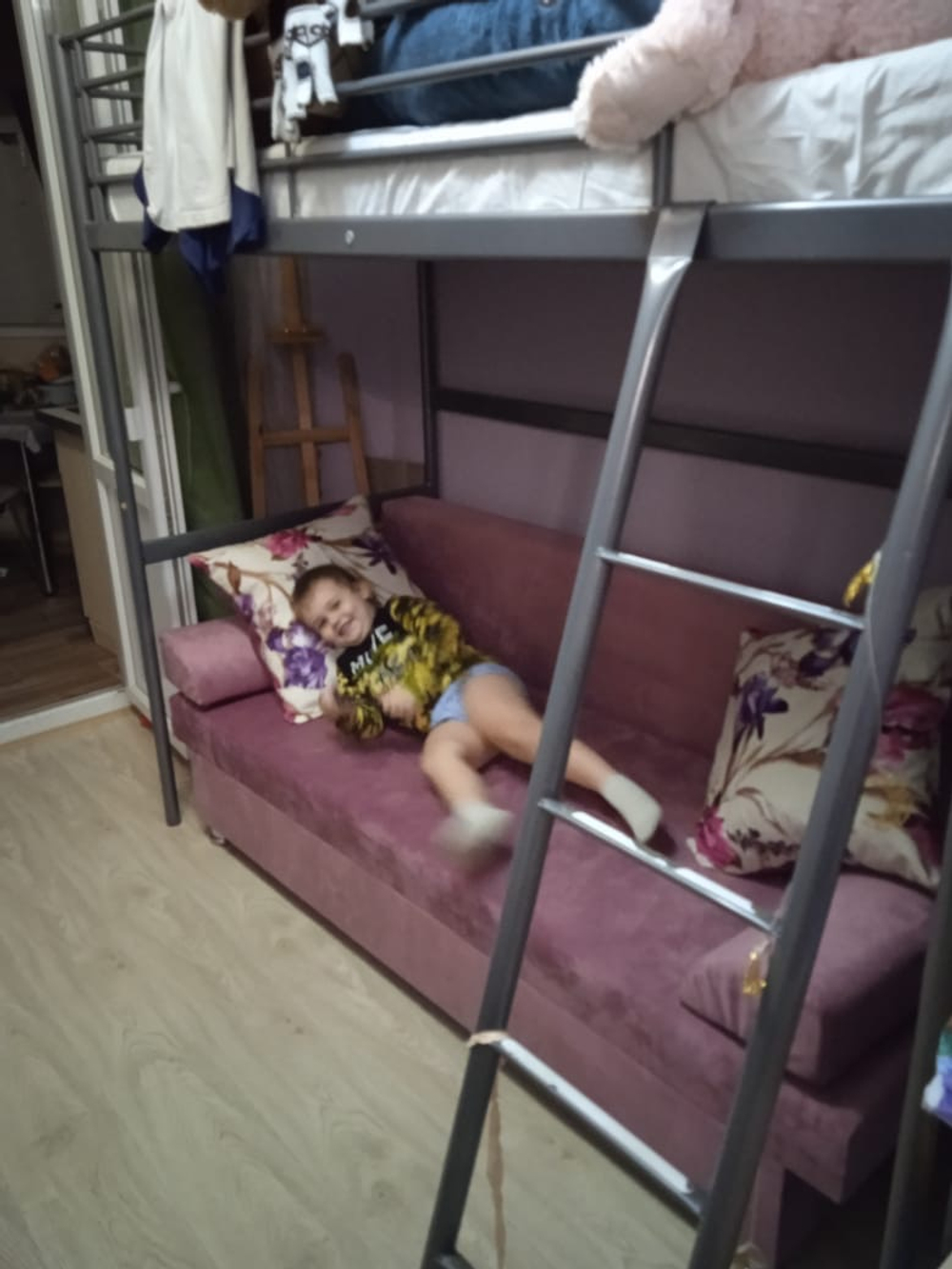 Двухъярусная кровать с диваном