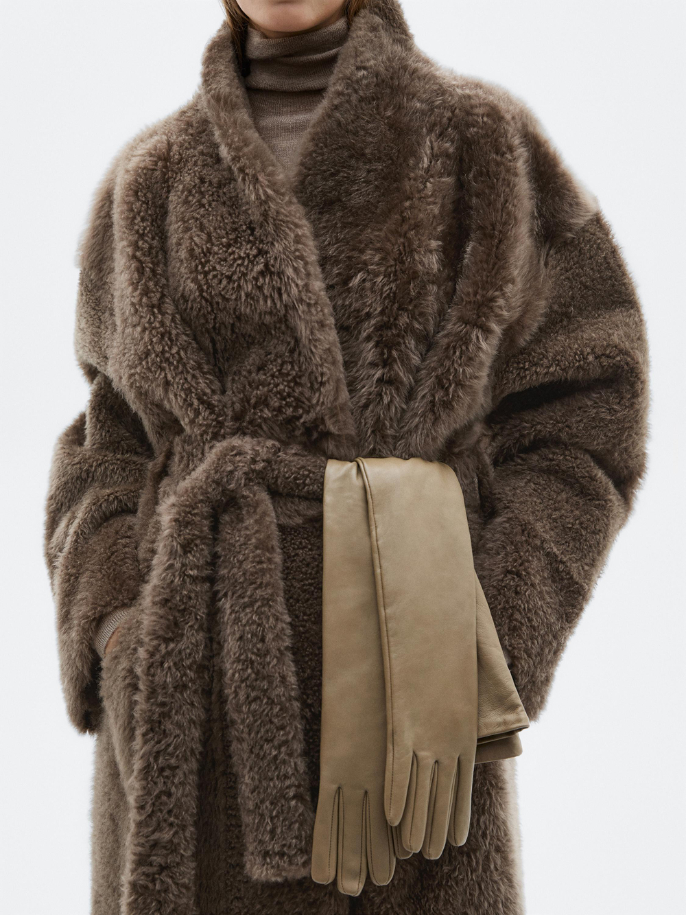 Massimo Dutti Длинная шуба из мутона с поясом - Limited Edition, коричневый