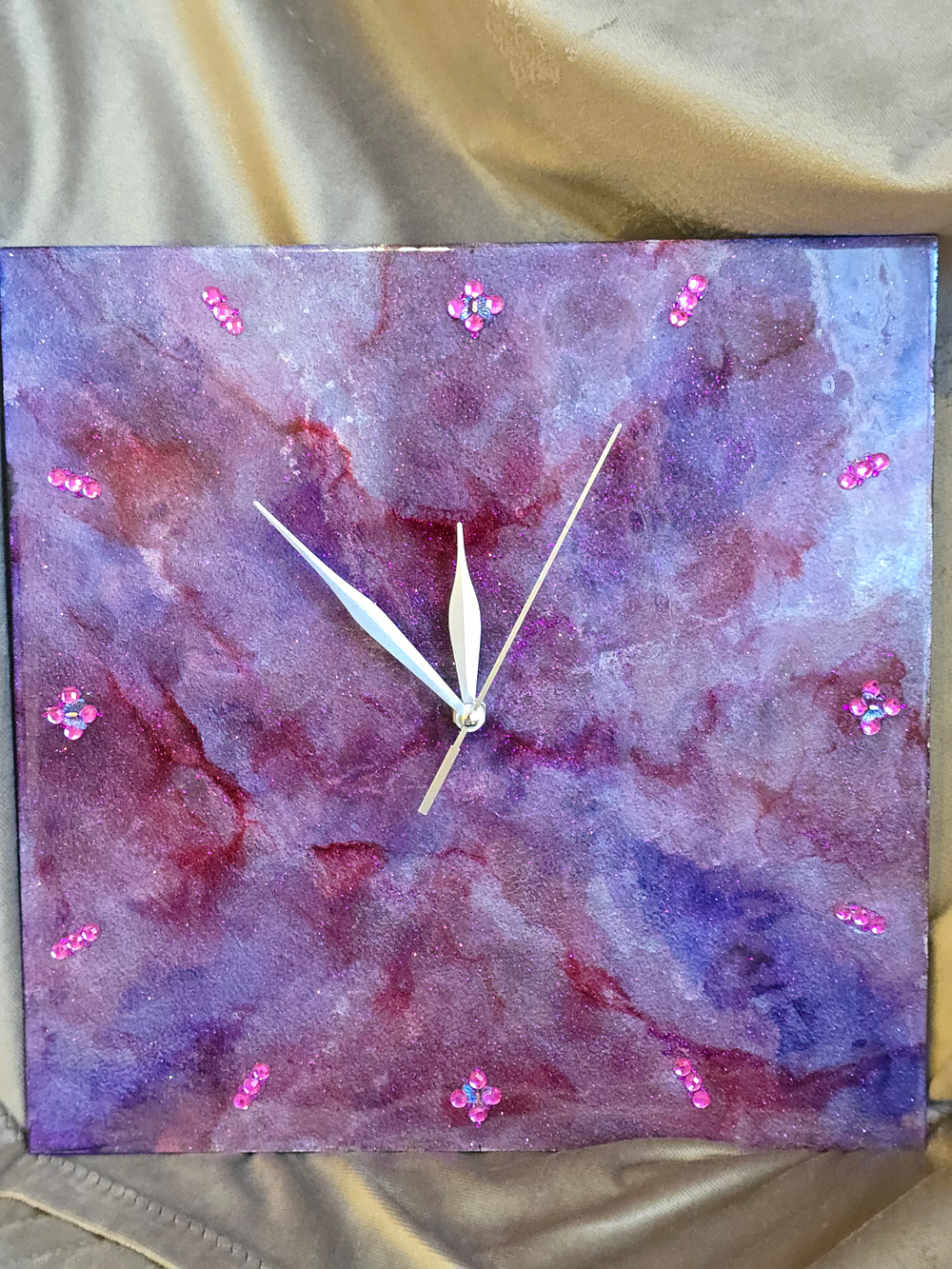 Уникальные дизайнерские часы из эпоксидной смолы. Квадрат 30 см. Ручная работа.