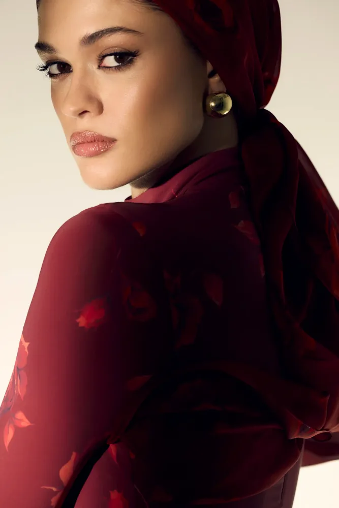 Летиция (Leticia), косынка из бордового шифона с цветочным принтом