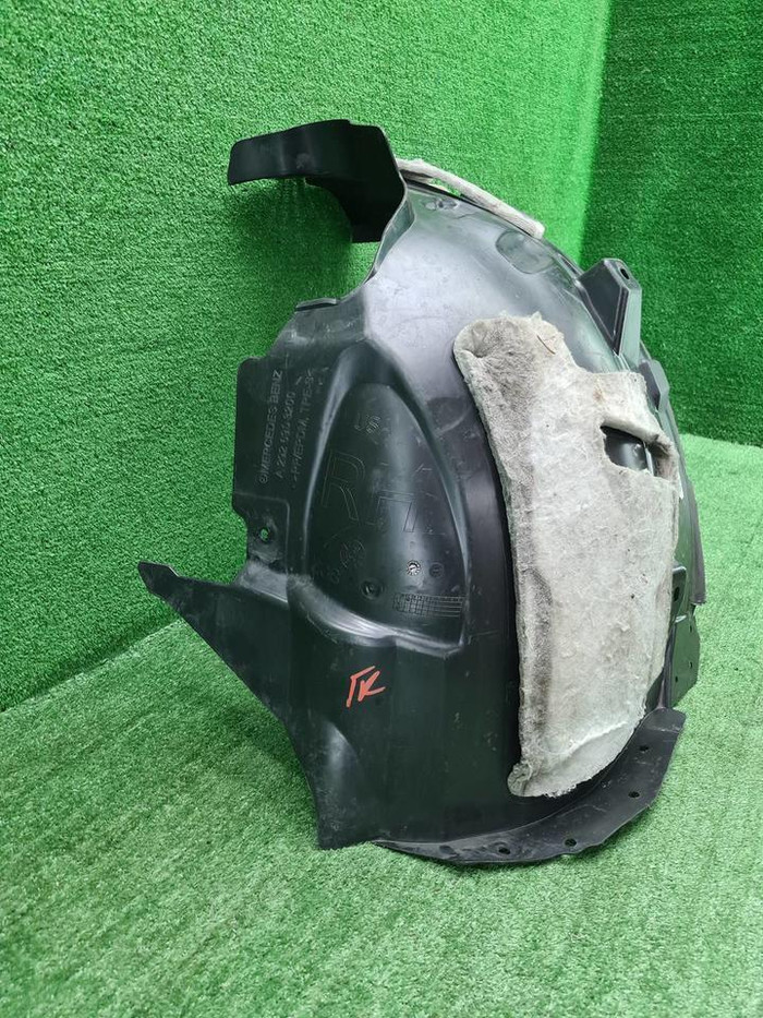 Подкрылок передний правый Mercedes GLE C292 15-19