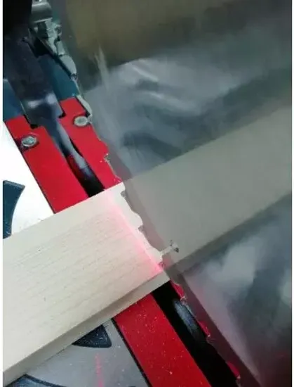 Торцовочная пила с протяжкой BOSCH GCM 8 SJL, 1600 Вт