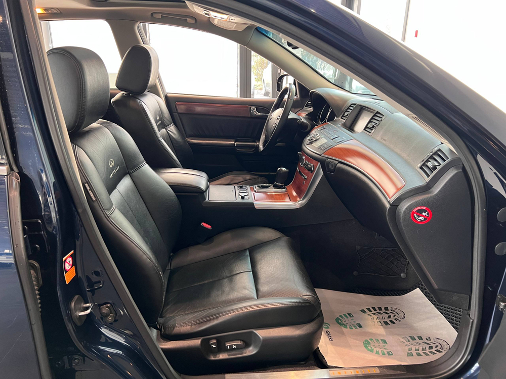 Infiniti M35, 2007 год