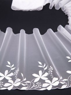 05-113 Вышивка на неэл. сетке 22 см, белый