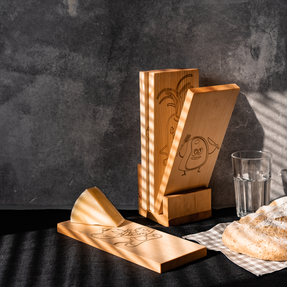 Деревянные разделочные доски 4 шт. на подставке из сибирского кедра RDN6