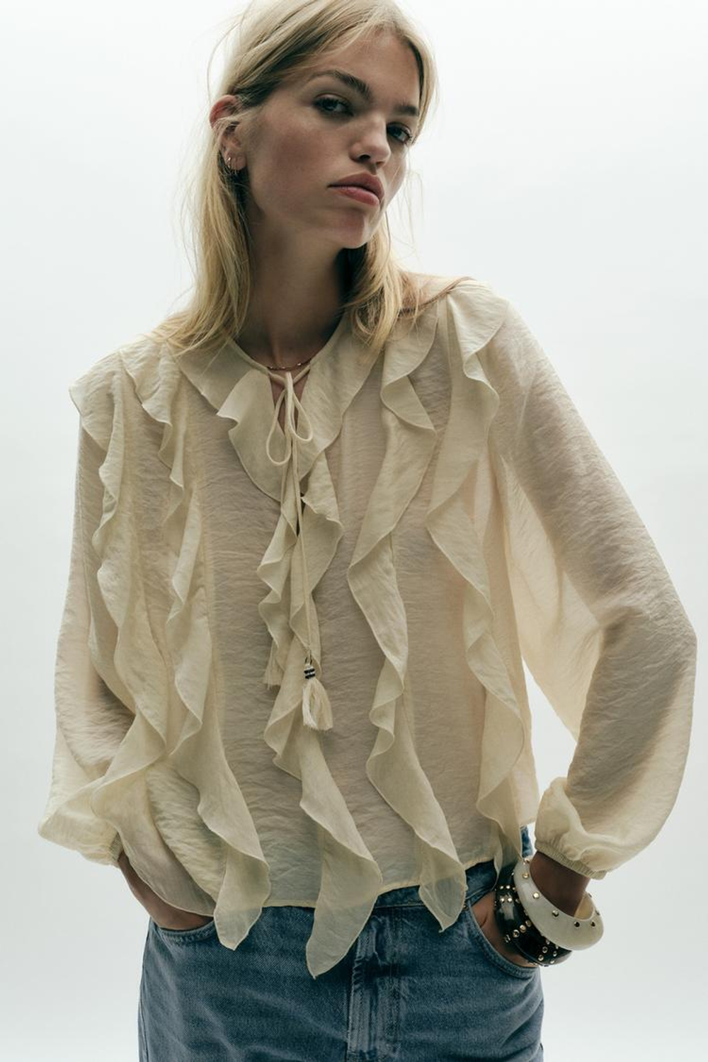 ZARA БЛУЗА В РОМАНТИЧЕСКОМ СТИЛЕ С ВОЛАНАМИ, ЦВЕТ СЛИВОЧНОГО МАСЛА