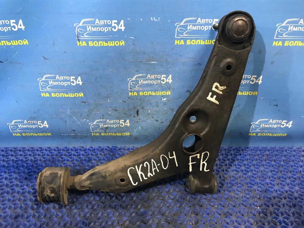 Рычаг передний правый MITSUBISHI LANCER 1998