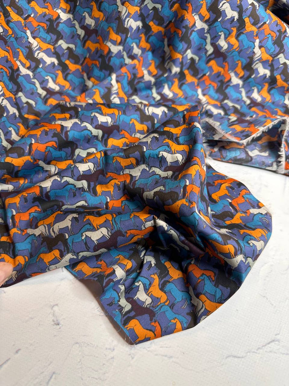 Блузочно-плательный поплин с рисунком (96%хлопок/4%эластан, Конный бунт на поле, 142, 92 гр/м2)