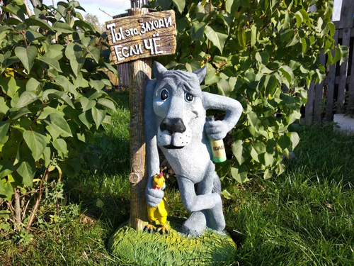 Волк с табличкой  (полистоун)