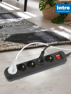 Удлинитель электрический Intro UES530-B с заземлением с выключателем 5 розеток 3 м ПВС 3х0,75мм2 10А черный